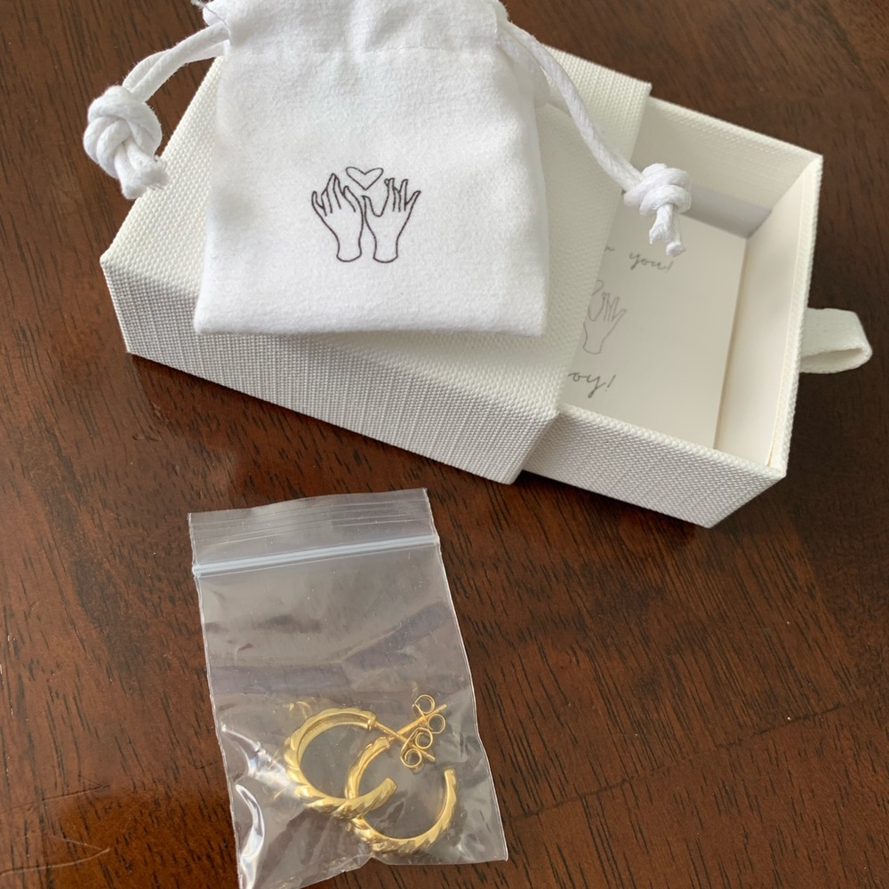 NWOT 18k gold croissant hoops